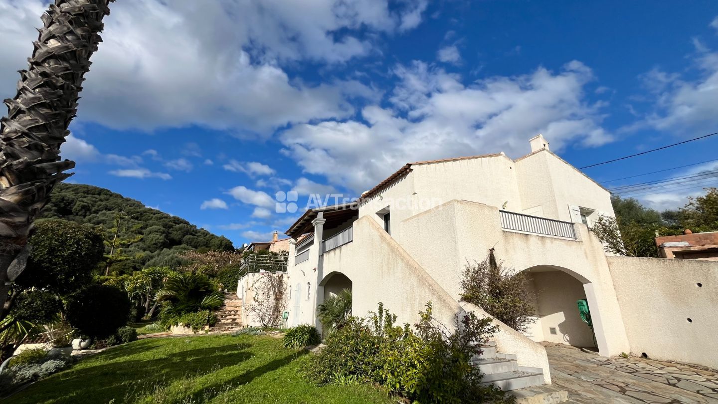 Maison à vendre  - 7 pièce(s) - 188m2 - Bastelicaccia (20129)