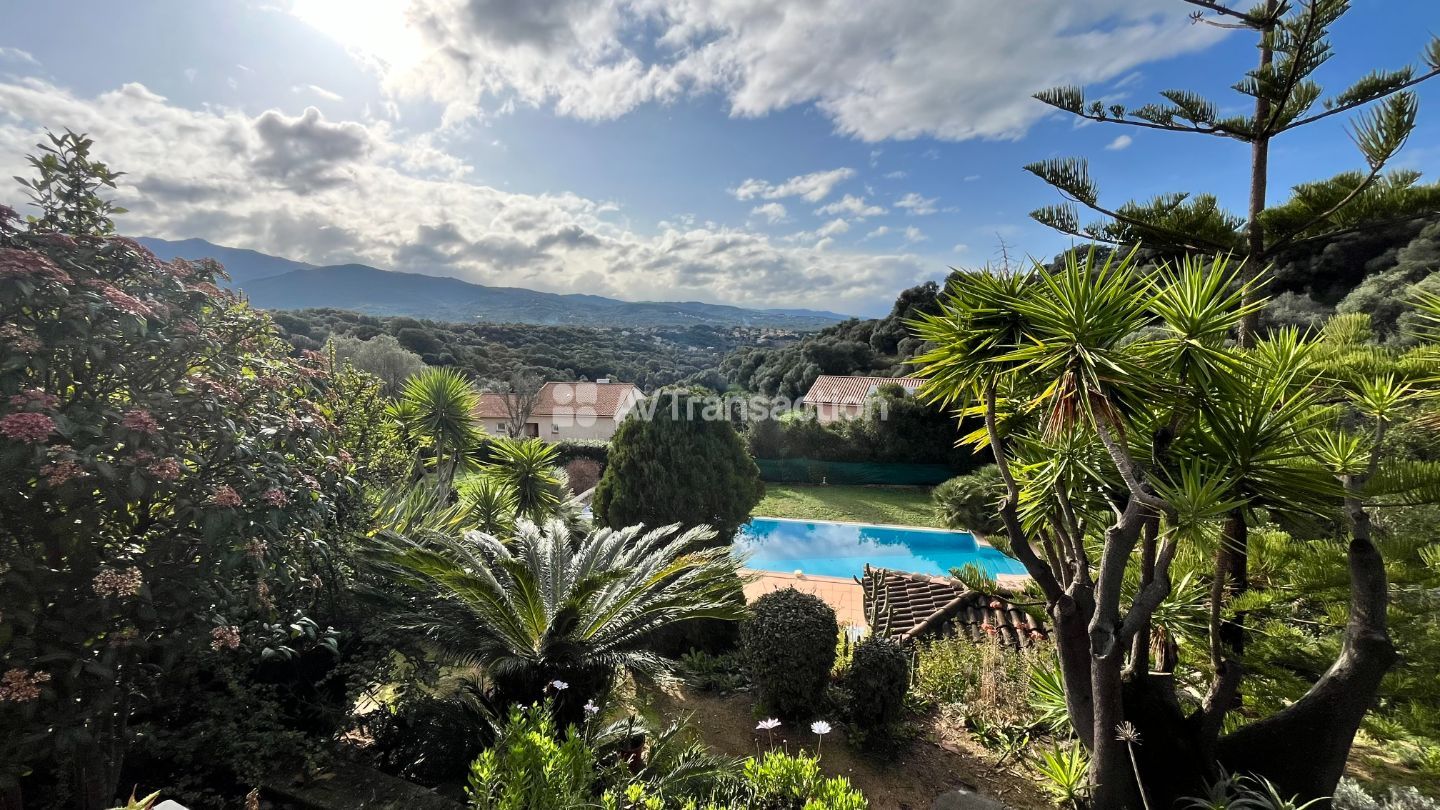 Maison à vendre  - 7 pièce(s) - 188m2 - Bastelicaccia (20129)