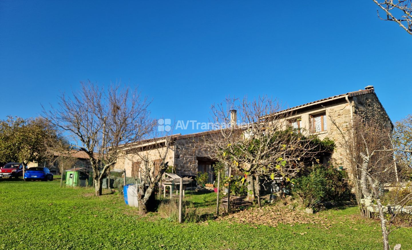 Propriété à vendre  - 16 pièce(s) - 335m2 - Vernoux En Vivarais (07240)