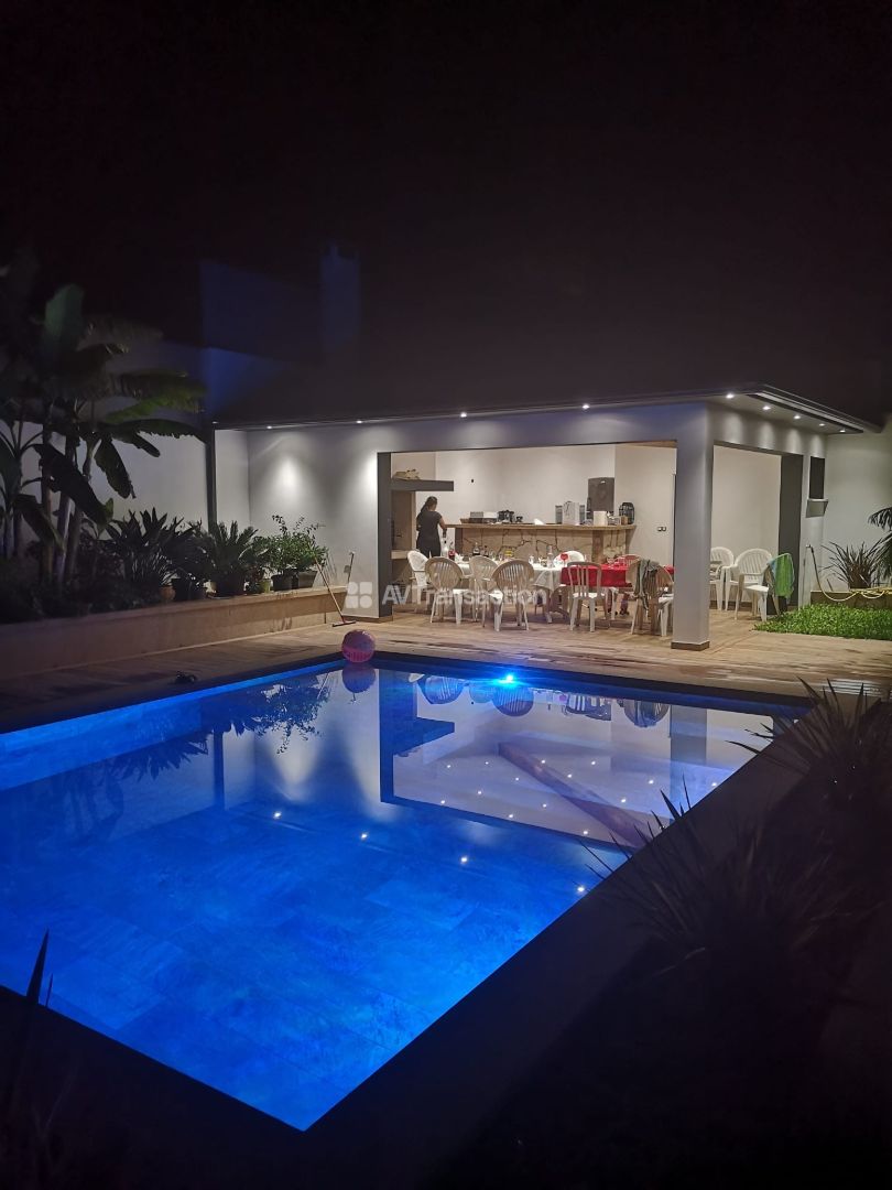 Maison à vendre  - 6 pièce(s) - 205m2 - Afa (20167)