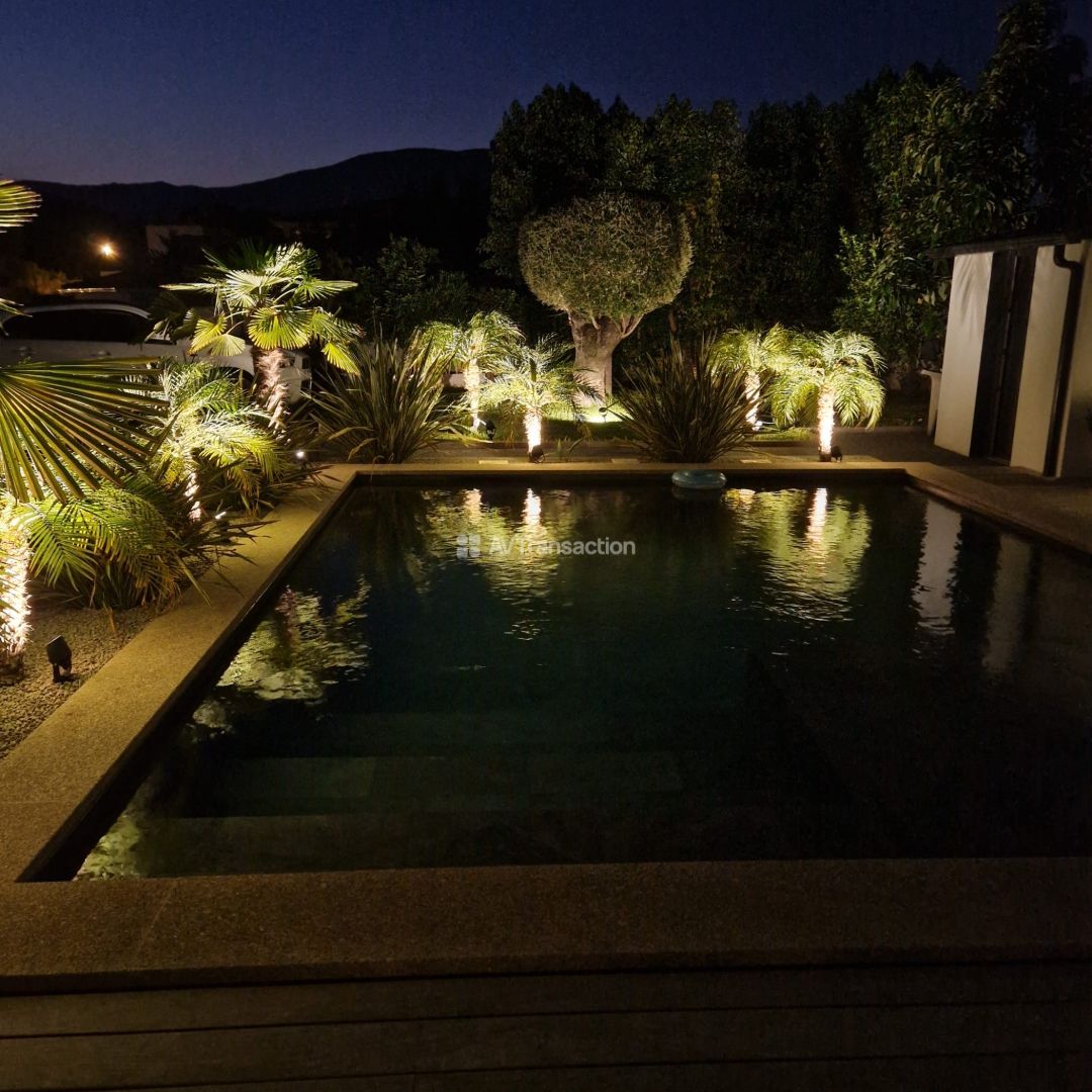 Maison à vendre  - 6 pièce(s) - 205m2 - Afa (20167)