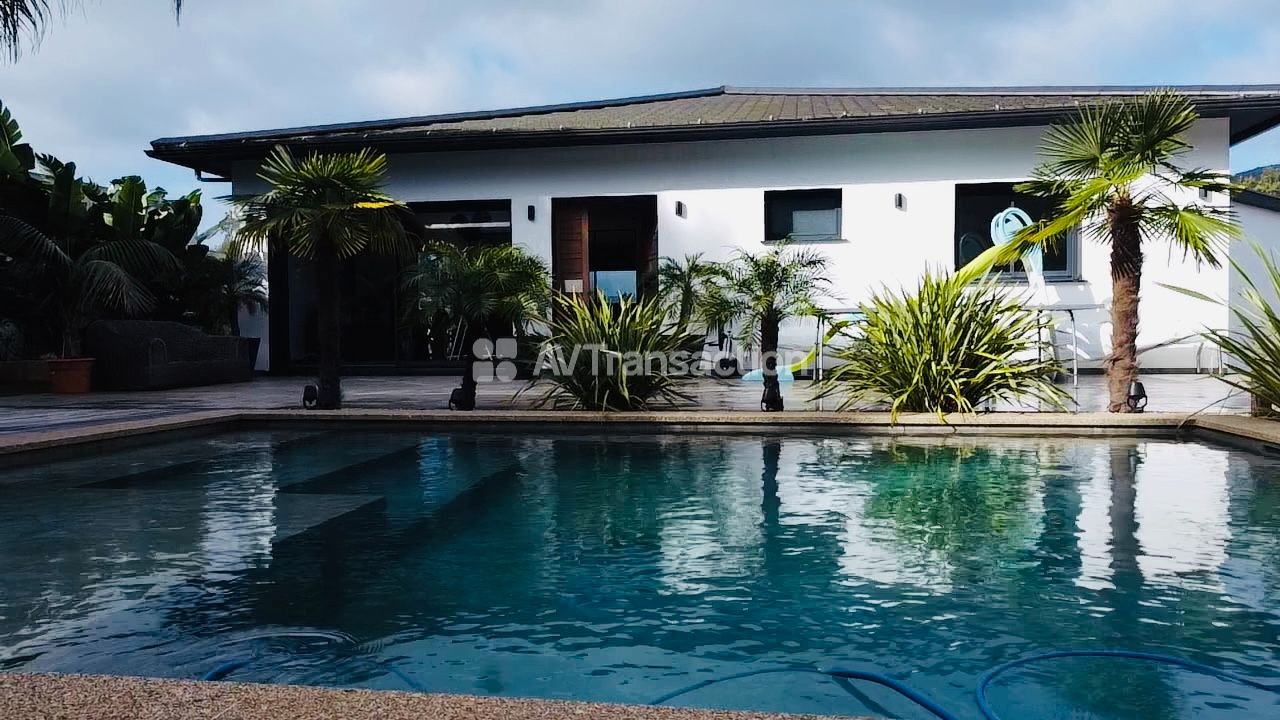 Maison à vendre  - 6 pièce(s) - 205m2 - Afa (20167)