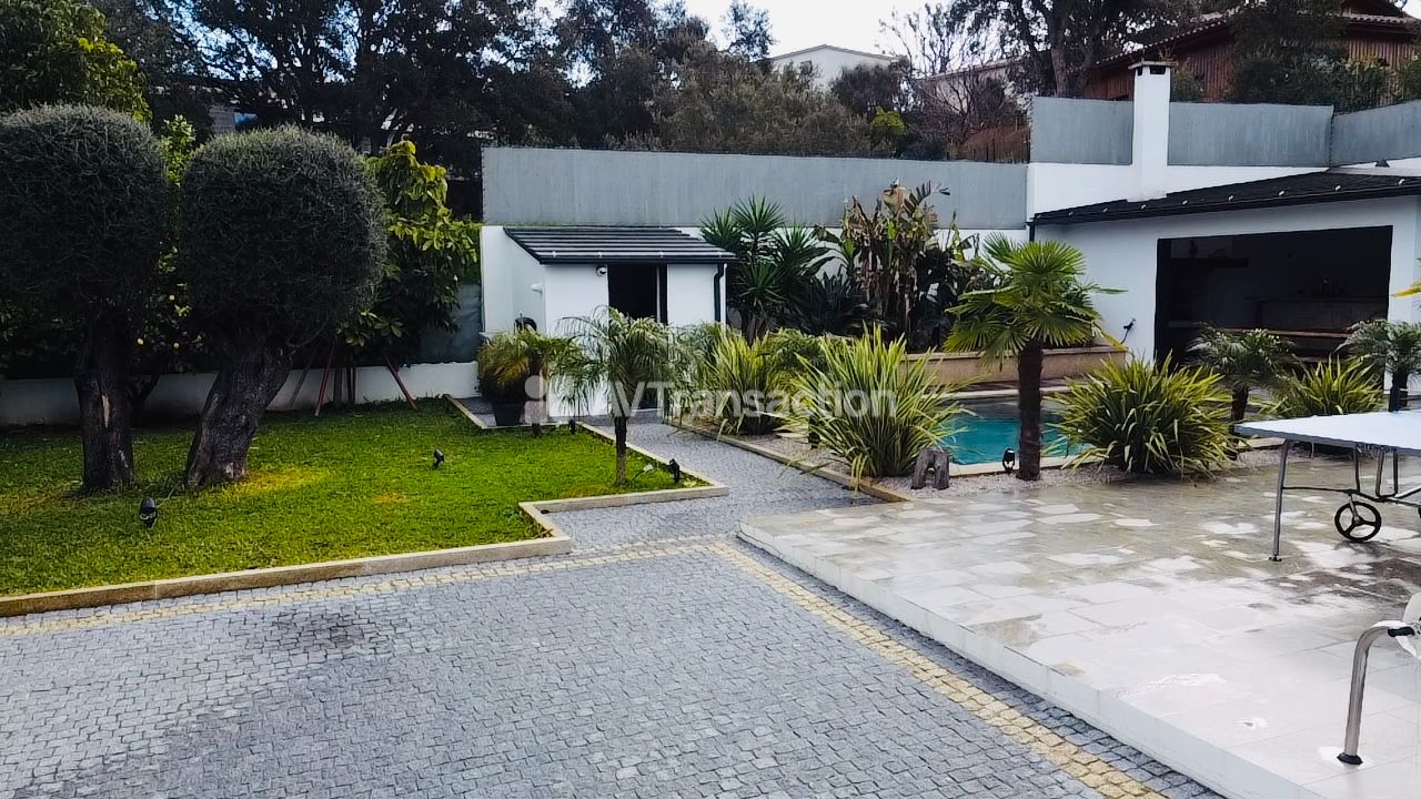 Maison à vendre  - 6 pièce(s) - 205m2 - Afa (20167)