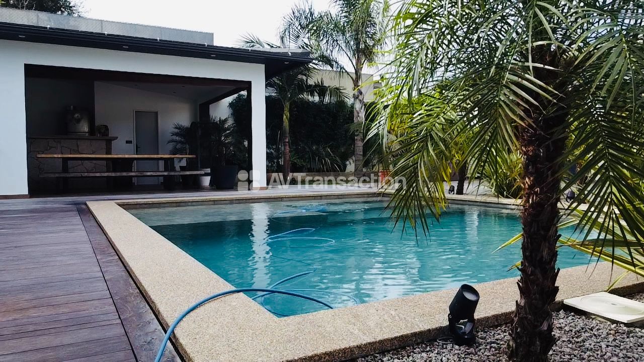 Maison à vendre  - 6 pièce(s) - 205m2 - Afa (20167)