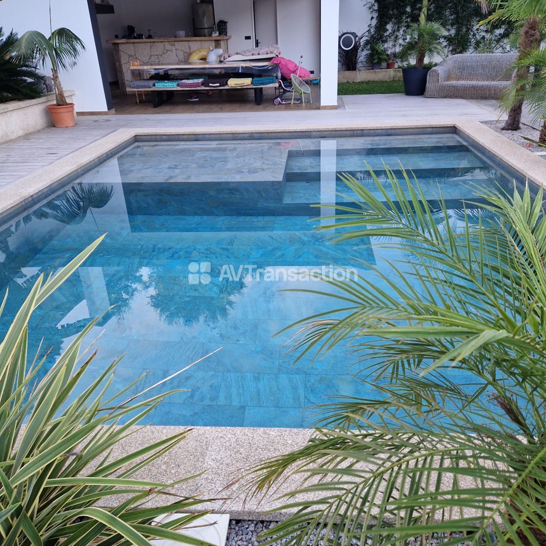 Maison à vendre  - 6 pièce(s) - 205m2 - Afa (20167)