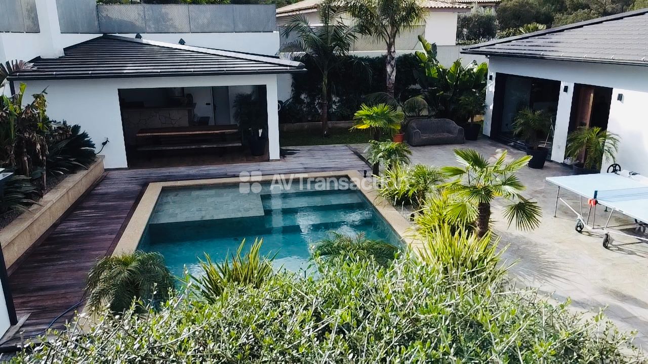 Maison à vendre  - 6 pièce(s) - 205m2 - Afa (20167)