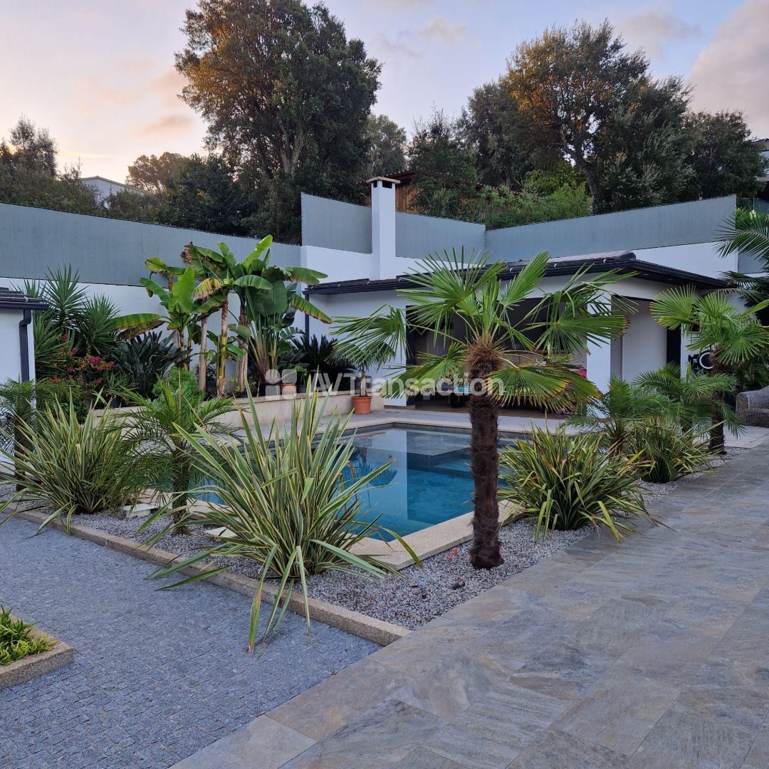 Maison à vendre  - 6 pièce(s) - 205m2 - Afa (20167)