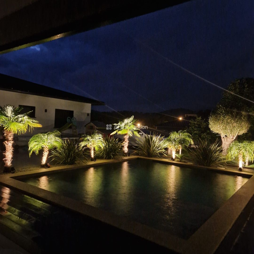 Maison à vendre  - 6 pièce(s) - 205m2 - Afa (20167)