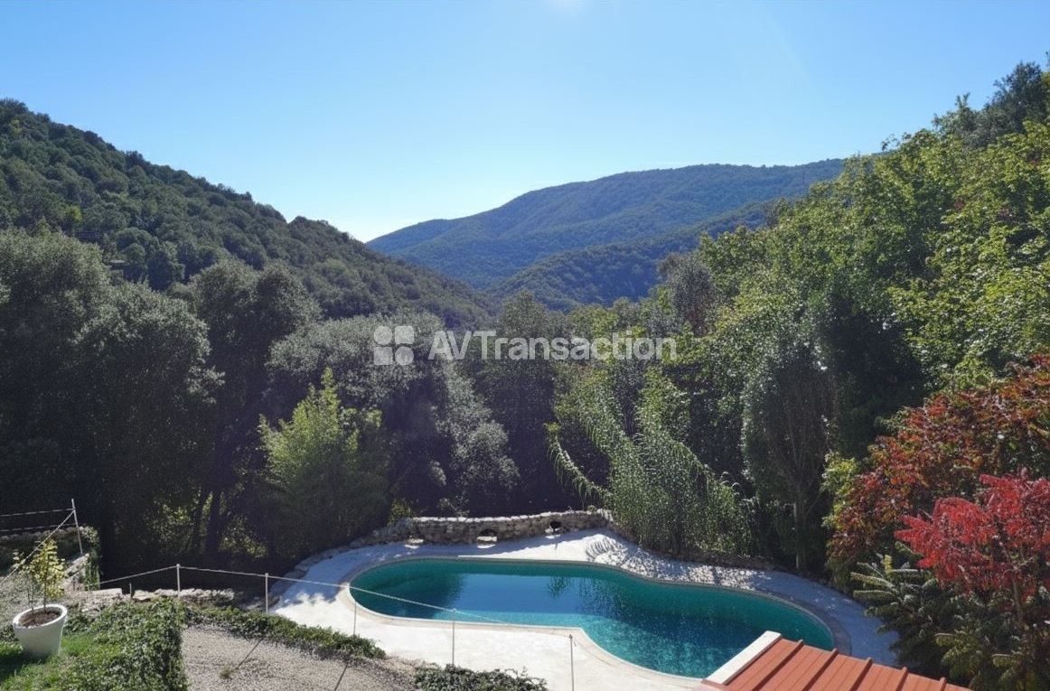 Maison de caractère à vendre  - 10 pièce(s) - 237m2 - Soudorgues (30460)