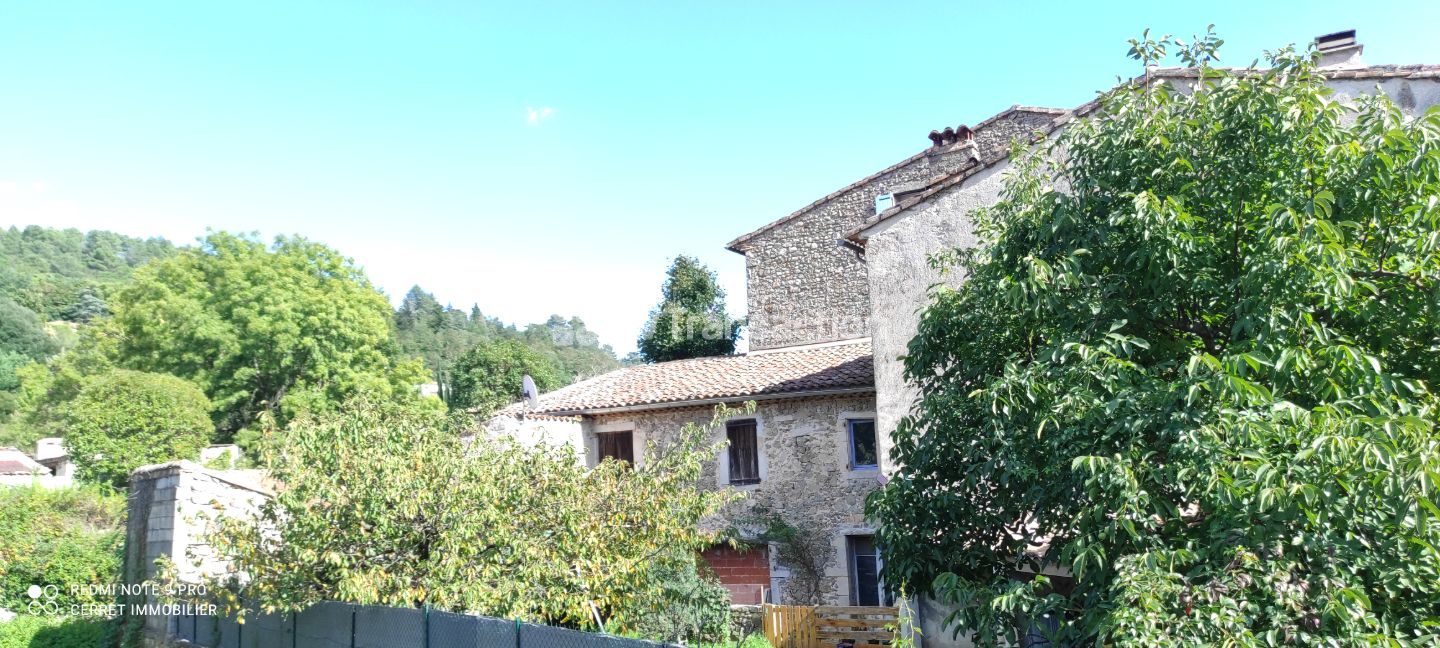 Maison de famille, jardin et dépendances