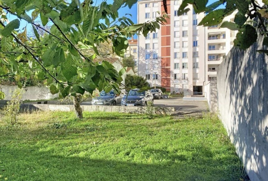 Appartement T5 de 102 m² limite LYON 3ème