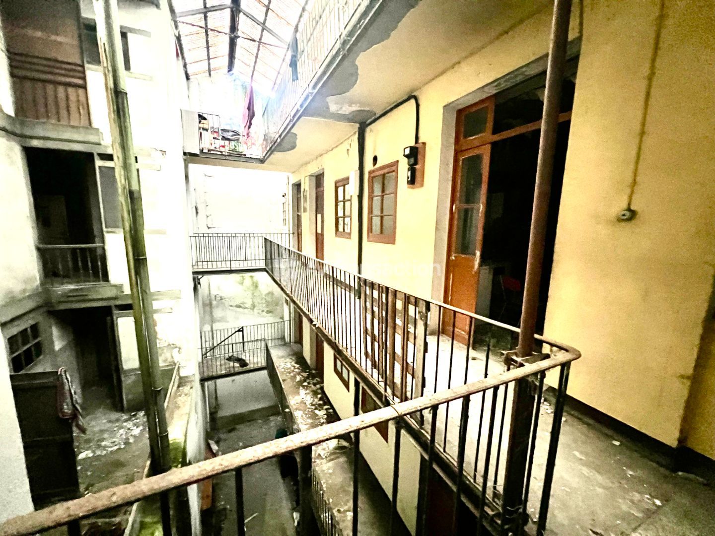 Immeuble à rénover à vendre  - Tenay (01230)