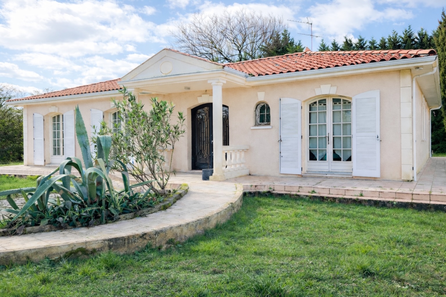 Maison familiale de plain-pied sur une belle parcelle de 1700 m2