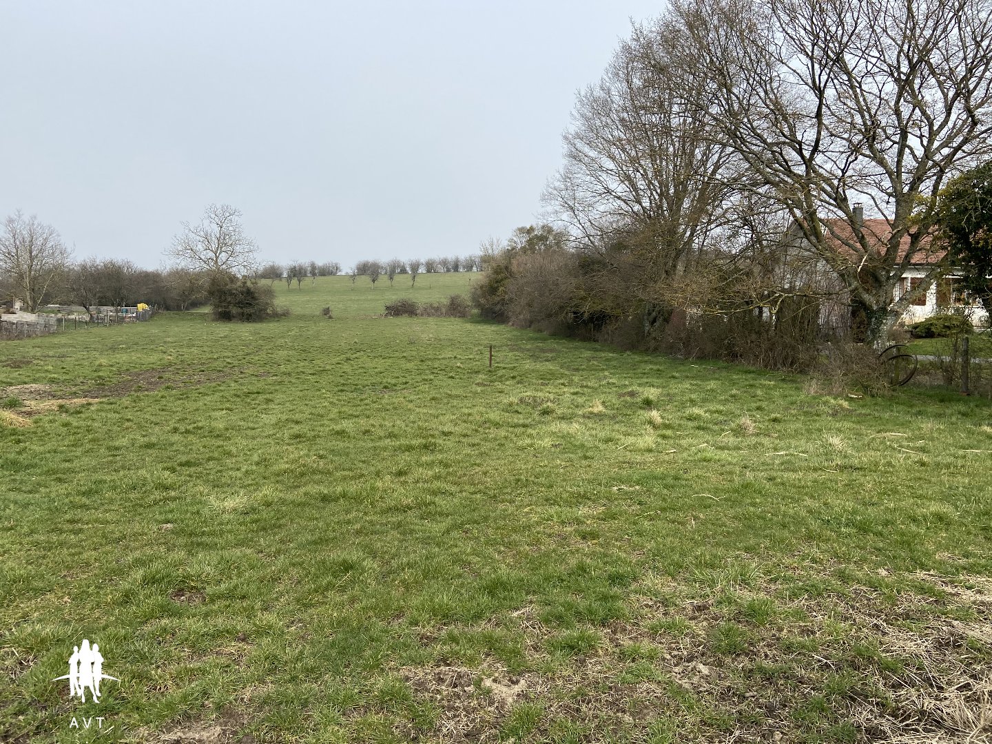 TERRAIN CONSTRUCTIBLE ET VERGER DE 2426 M²