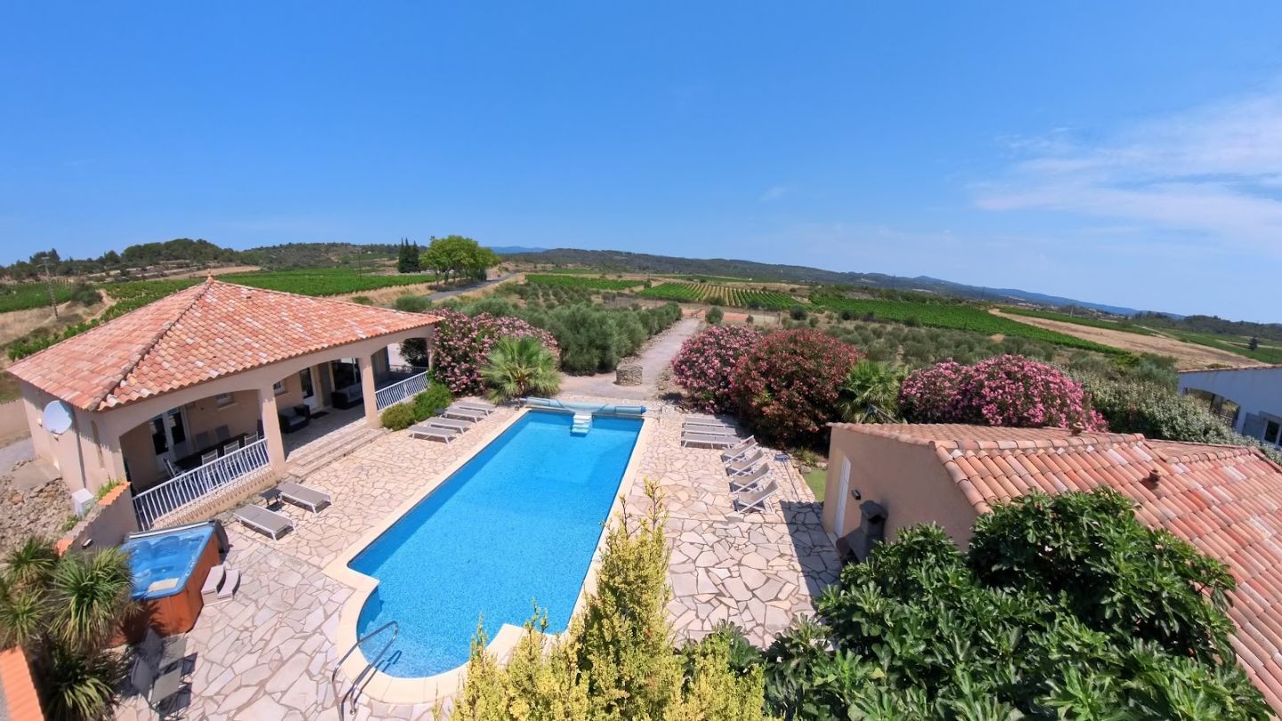 Villa de luxe, studio, climatisation, piscine, tennis et jacuzzi