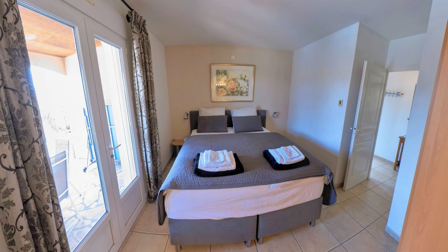 Propriété à vendre  - 8 pièce(s) - 142m2 - Aigne (34210)