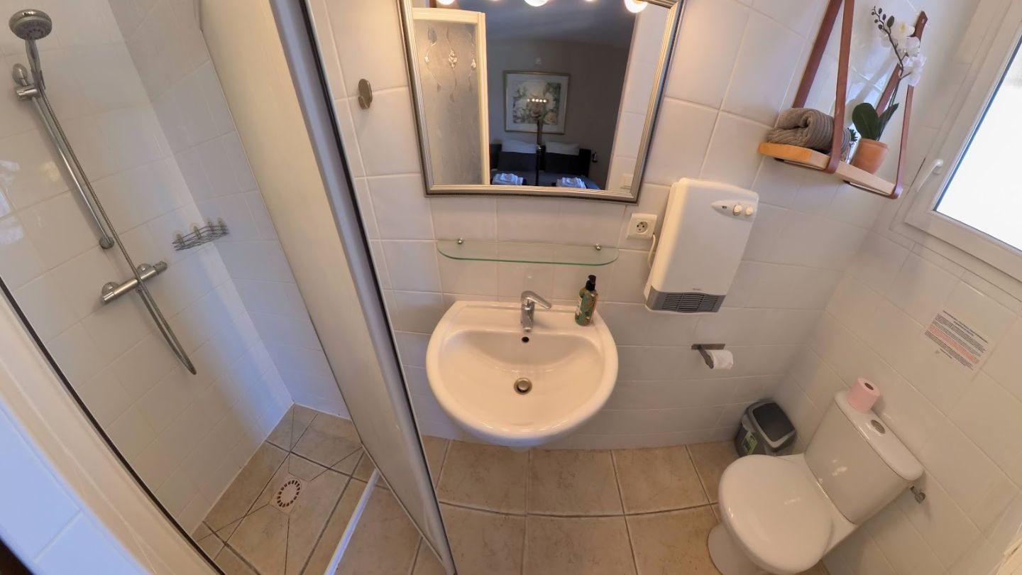 Propriété à vendre  - 8 pièce(s) - 142m2 - Aigne (34210)