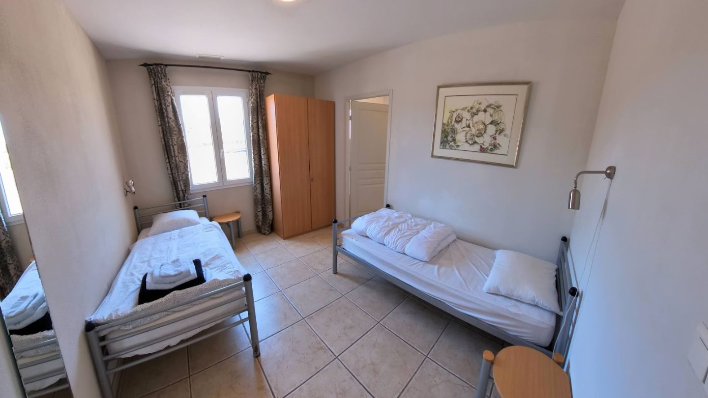 Propriété à vendre  - 8 pièce(s) - 142m2 - Aigne (34210)