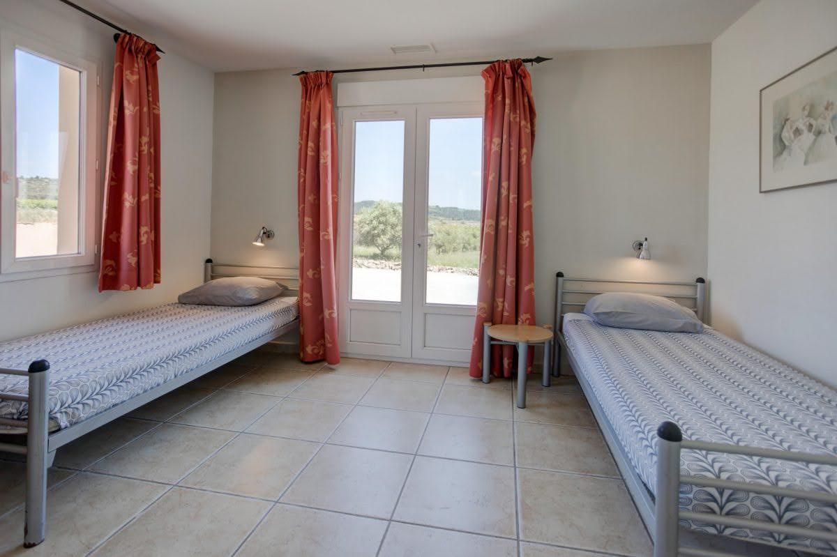 Propriété à vendre  - 8 pièce(s) - 142m2 - Aigne (34210)