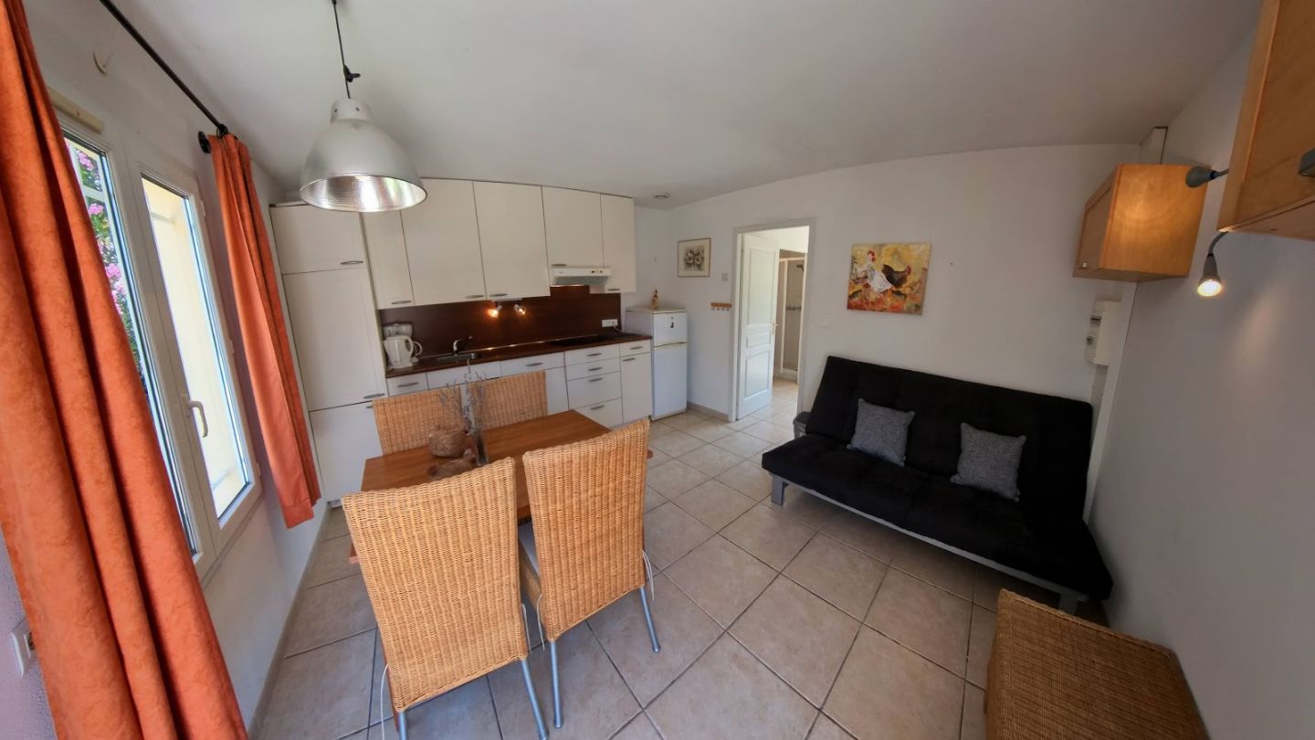 Propriété à vendre  - 8 pièce(s) - 142m2 - Aigne (34210)