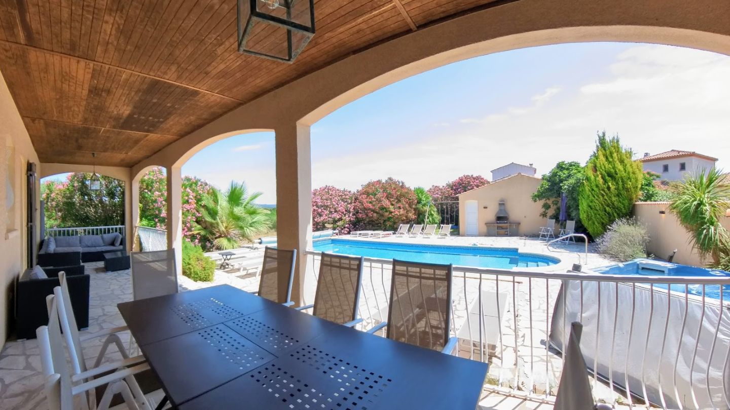 Propriété à vendre  - 8 pièce(s) - 142m2 - Aigne (34210)