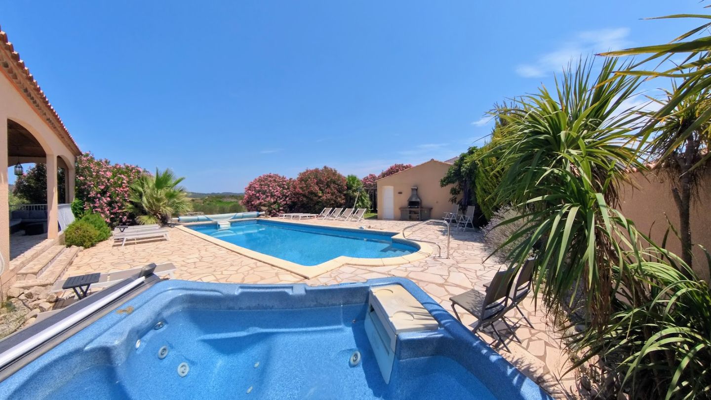 Propriété à vendre  - 8 pièce(s) - 142m2 - Aigne (34210)