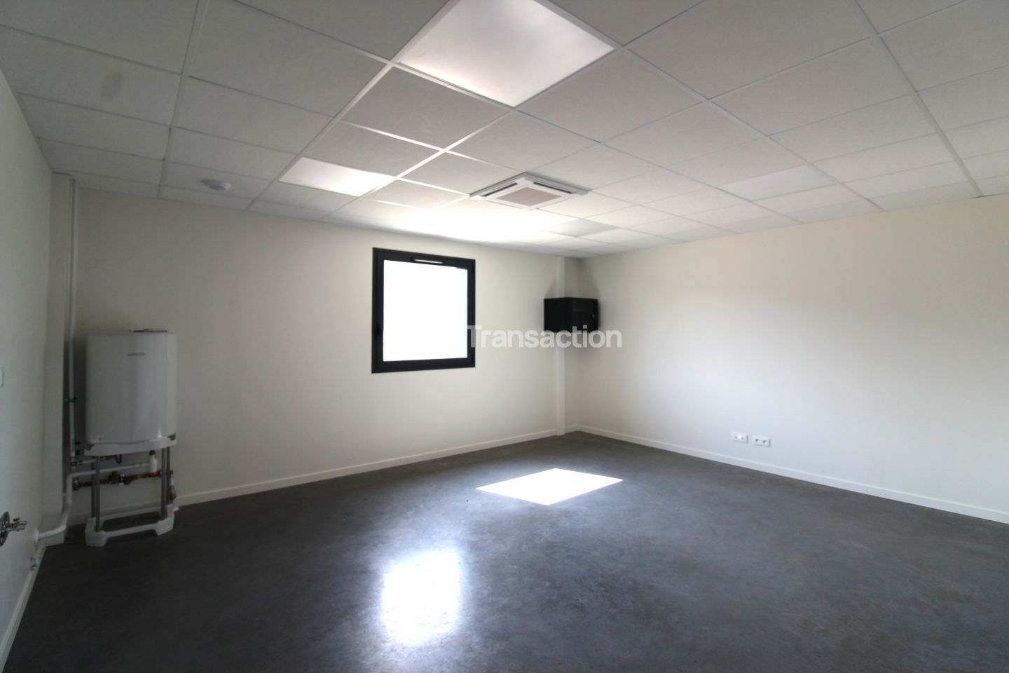 Bâtiment à vendre  - 1379m2 - Aoste (38490)