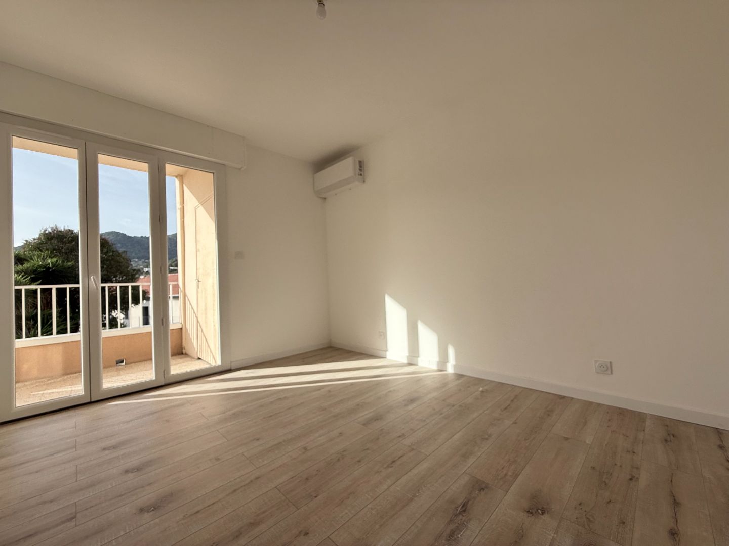 Appartement rénové à vendre  - 3 pièce(s) - 75m2 - Ajaccio (20000)