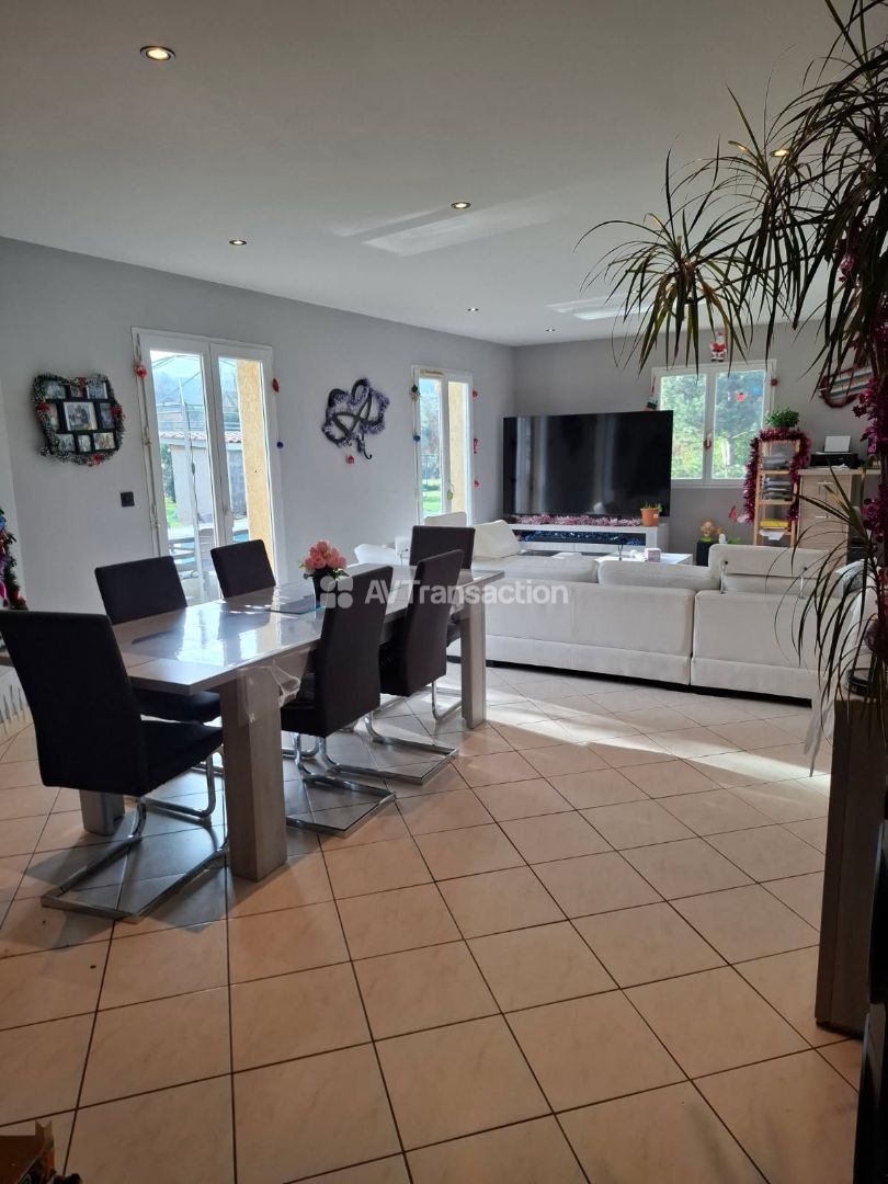 Maison à vendre  - 7 pièce(s) - 166m2 - Sérézin-de-la-tour (38300)