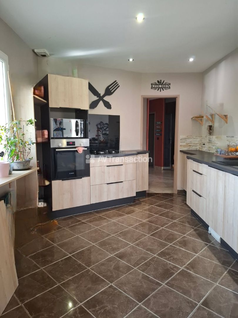 Maison à vendre  - 7 pièce(s) - 166m2 - Sérézin-de-la-tour (38300)