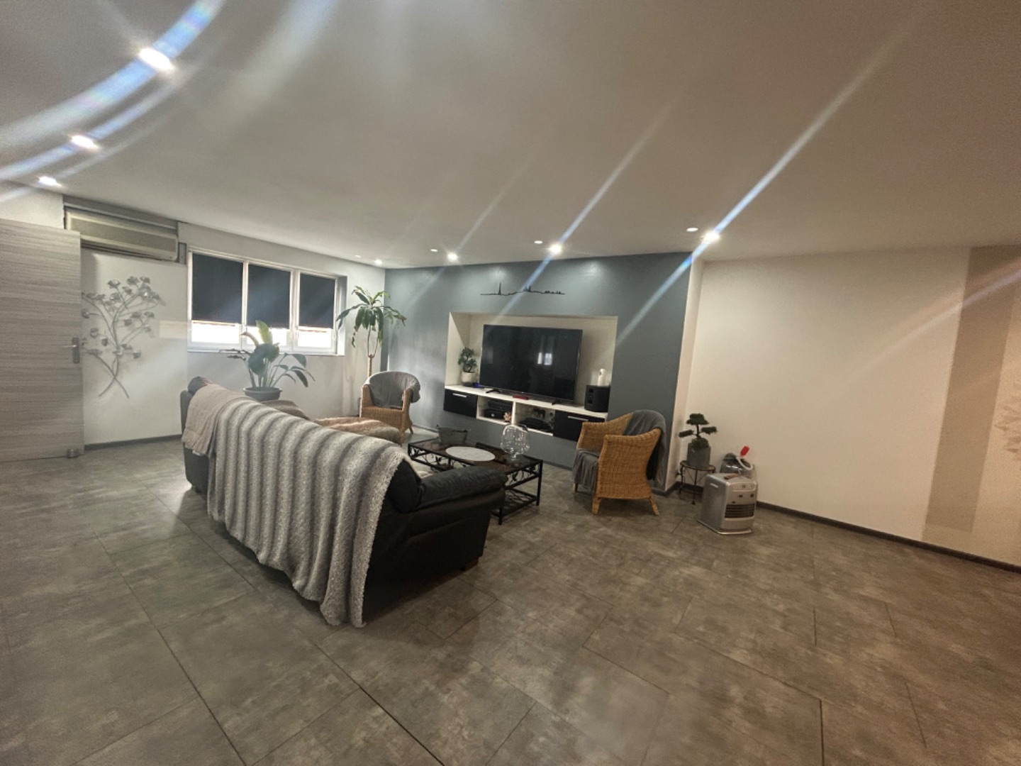 Locaux d'activité à vendre  - 135m2 - Le Muy (83490)