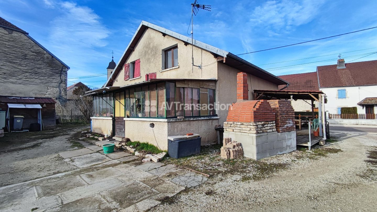 Maison à vendre  - 6 pièce(s) - 143m2 - Sauvigney Les Gray (70100)