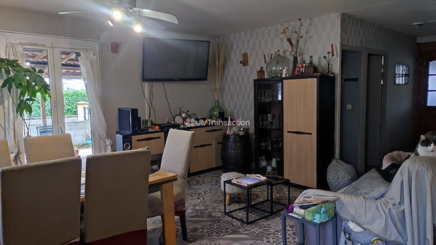 Maison à vendre  - 6 pièce(s) - 143m2 - Sauvigney Les Gray (70100)