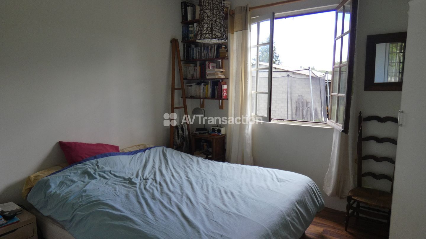 Maison de plain pied sur 1325 m² de jardin