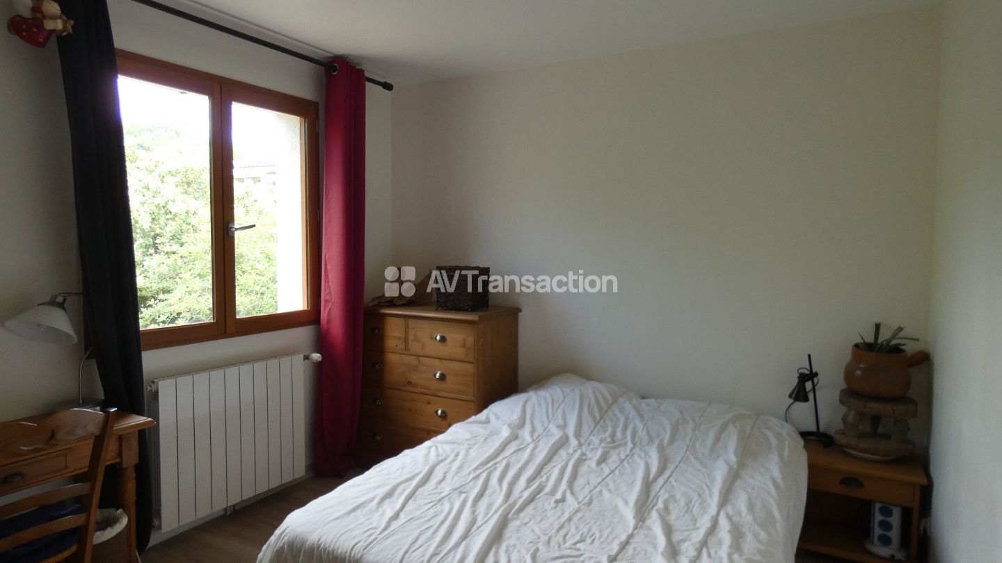 Maison de plain pied sur 1325 m² de jardin