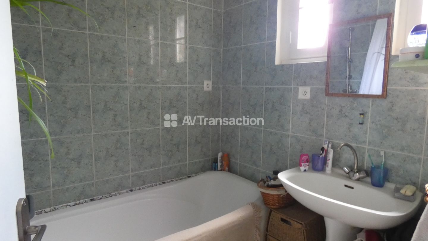 Maison de plain pied sur 1325 m² de jardin