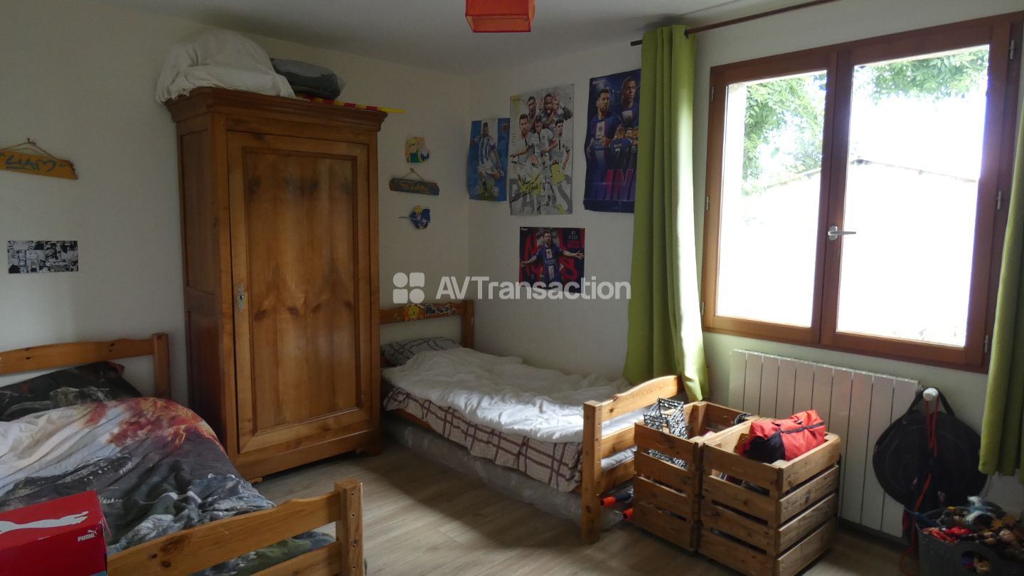 Maison de plain pied sur 1325 m² de jardin