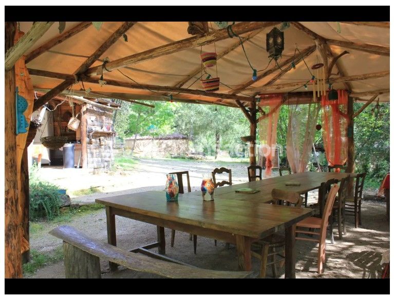 Mazet aménagé et yourtes sur 3,5 hectares