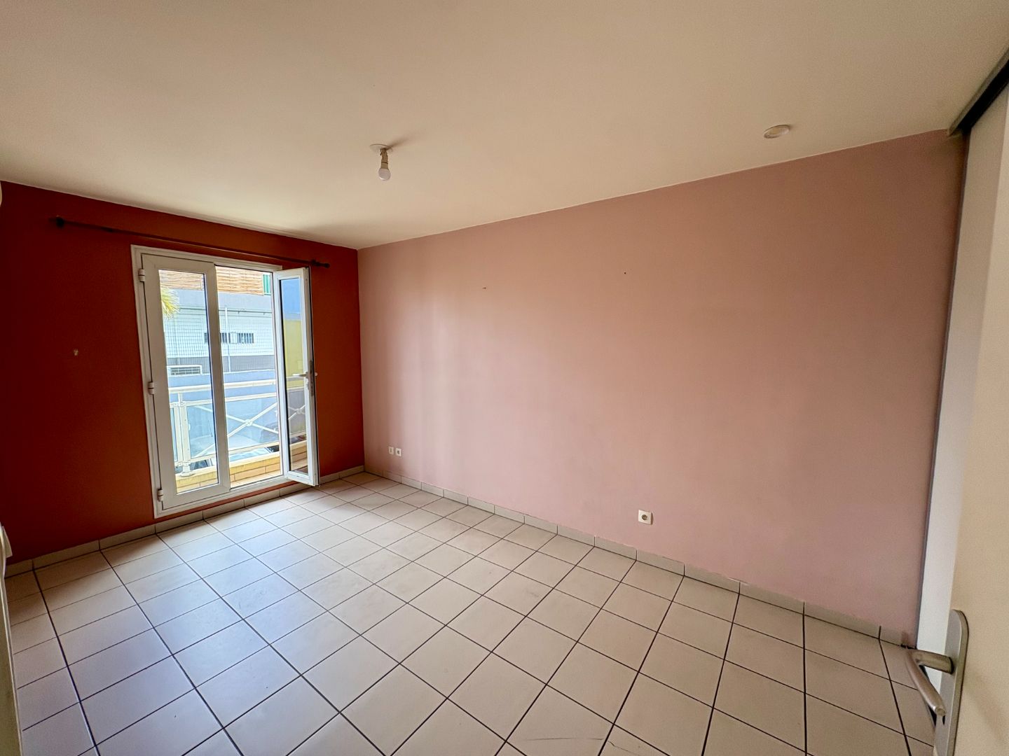 Appartement à vendre  - 2 pièce(s) - 52m2 - Saint Pierre (97410)