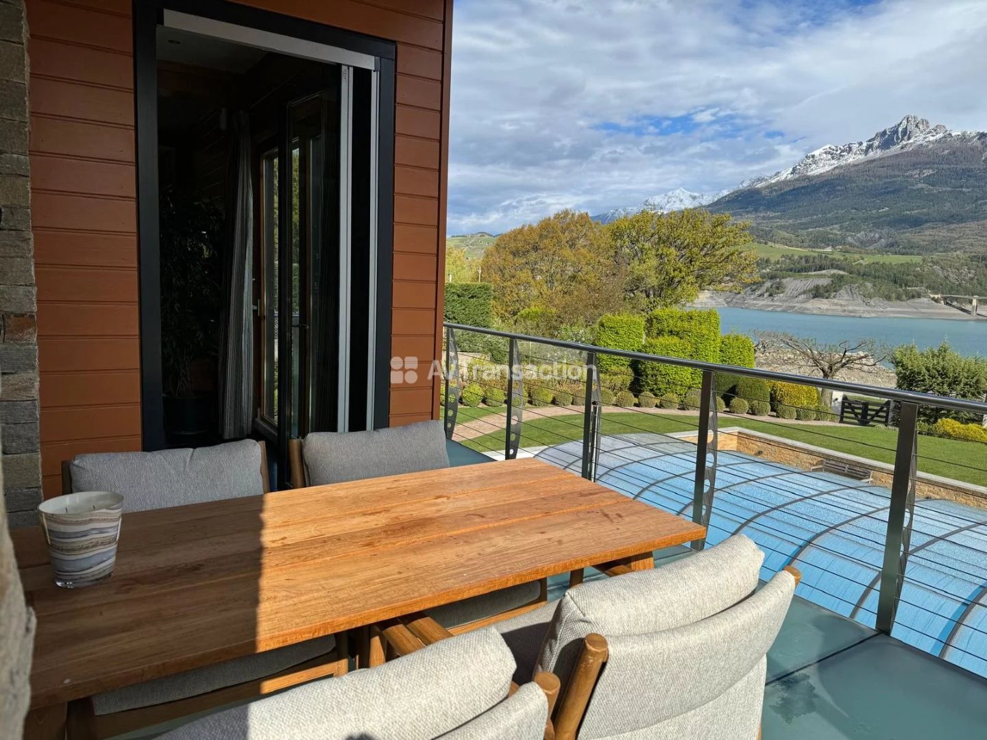 Magnifique Villa de 250m2 au bord du Lac de Serre-Ponçon