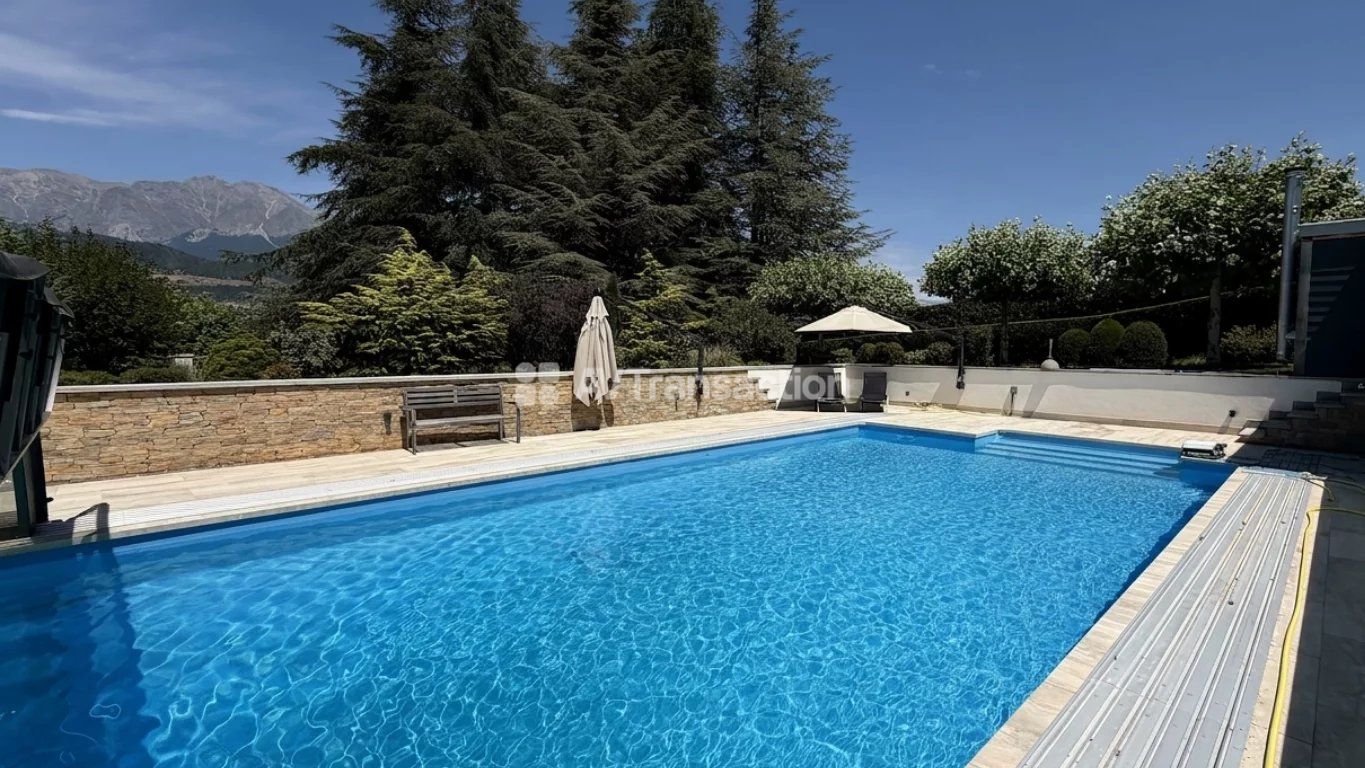 Magnifique Villa de 250m2 au bord du Lac de Serre-Ponçon