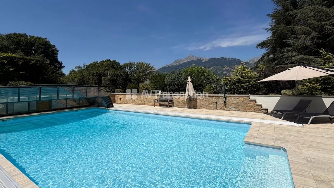 Magnifique Villa de 250m2 au bord du Lac de Serre-Ponçon
