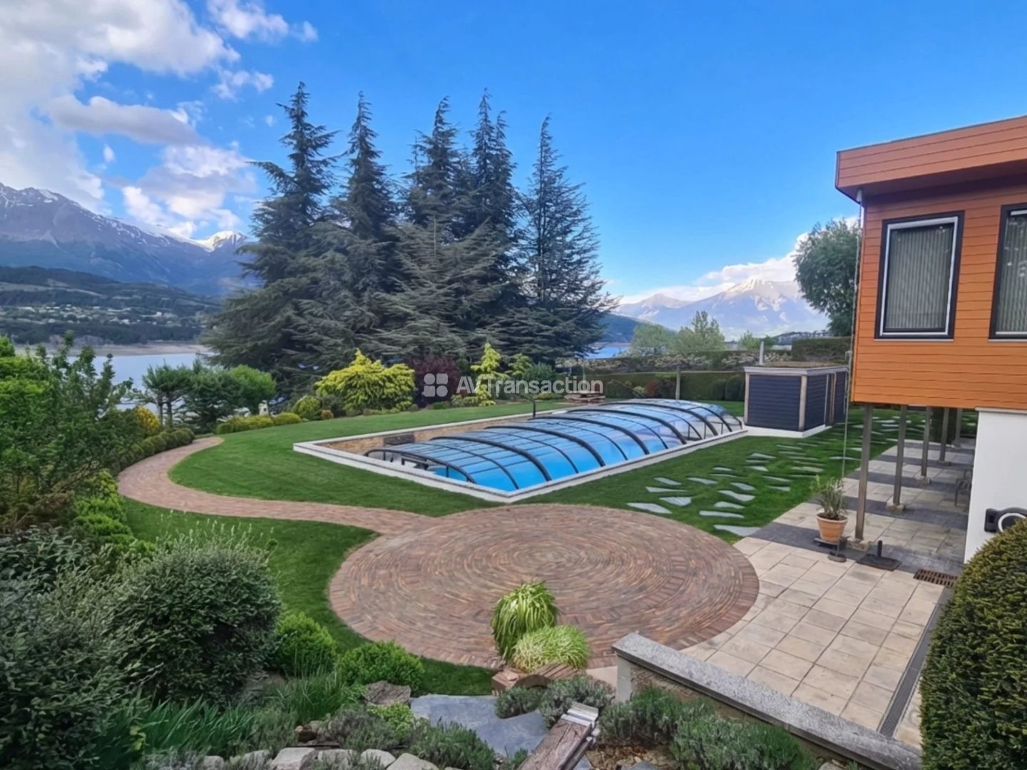 Magnifique Villa de 250m2 au bord du Lac de Serre-Ponçon