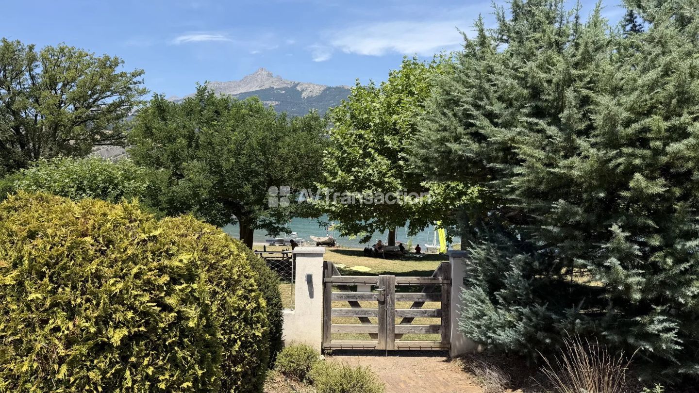 Magnifique Villa de 250m2 au bord du Lac de Serre-Ponçon