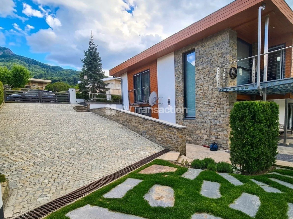 Maison à vendre  - 6 pièce(s) - 240m2 - Savines-le-lac (05160)
