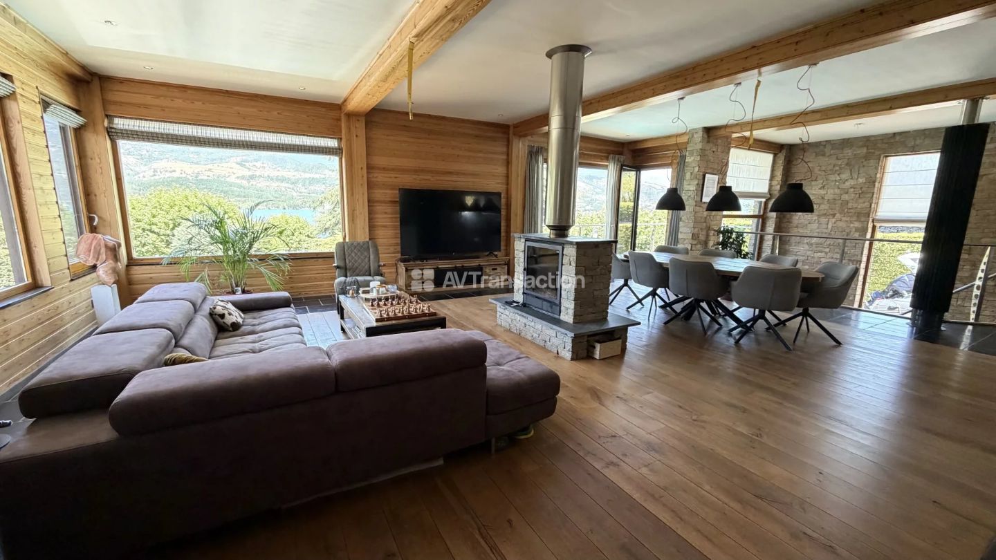 Magnifique Villa de 250m2 au bord du Lac de Serre-Ponçon
