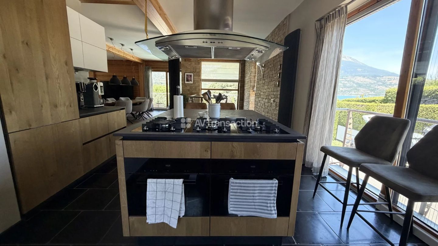 Magnifique Villa de 250m2 au bord du Lac de Serre-Ponçon