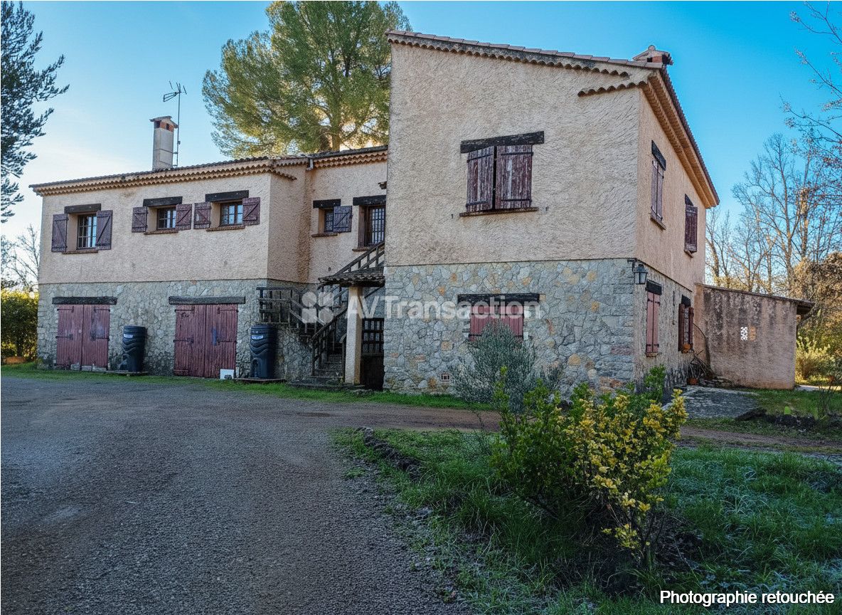 Maison à vendre  - 10 pièce(s) - 5500m2 - Les Arcs (83460)