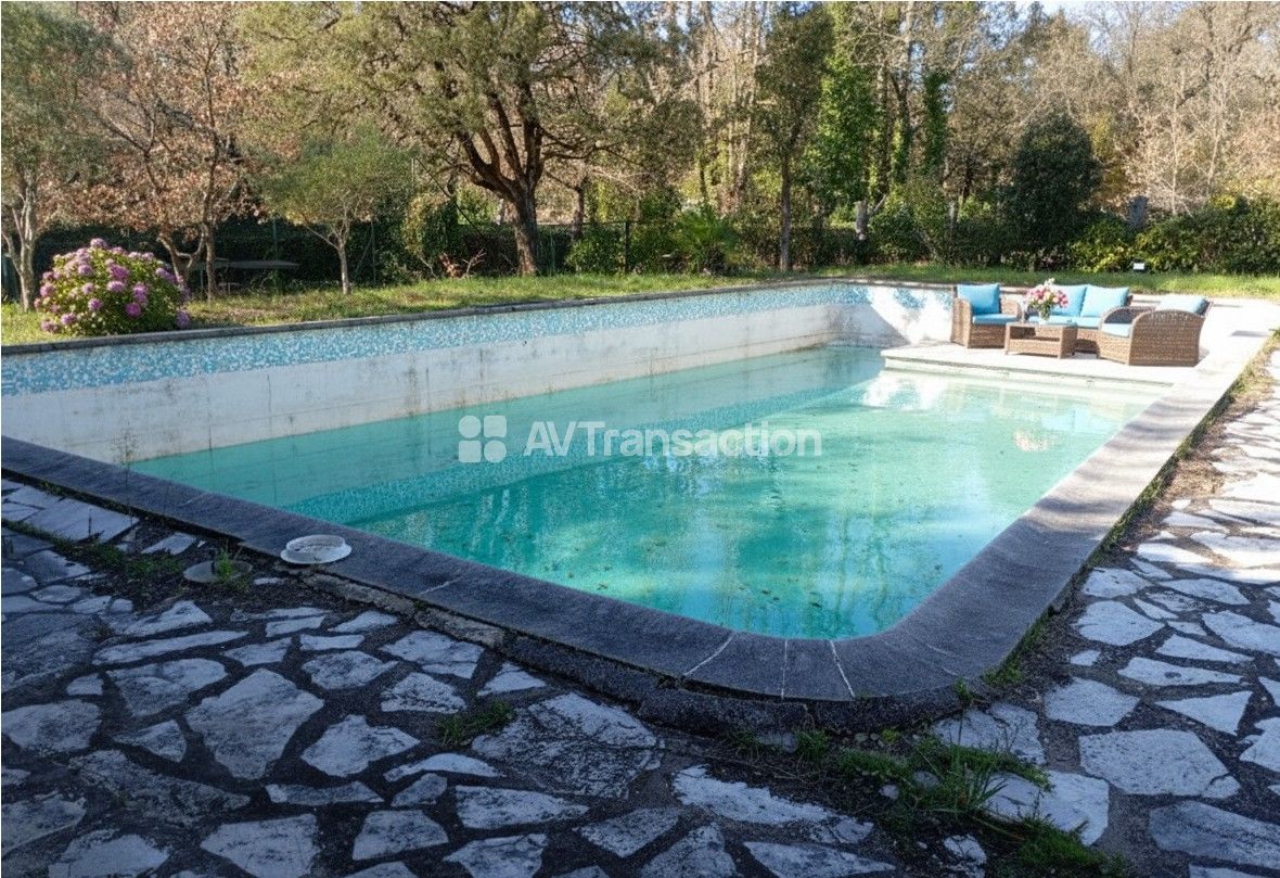 Maison à vendre  - 10 pièce(s) - 5500m2 - Les Arcs (83460)