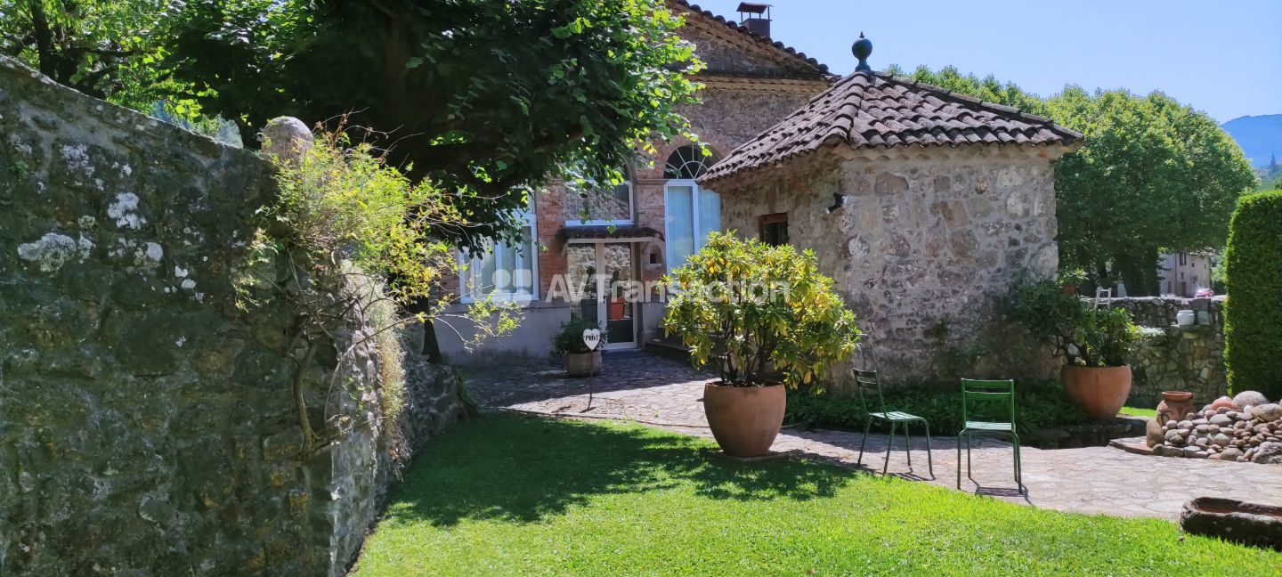 Ancienne filature et annexes sur 1977 m² terrain